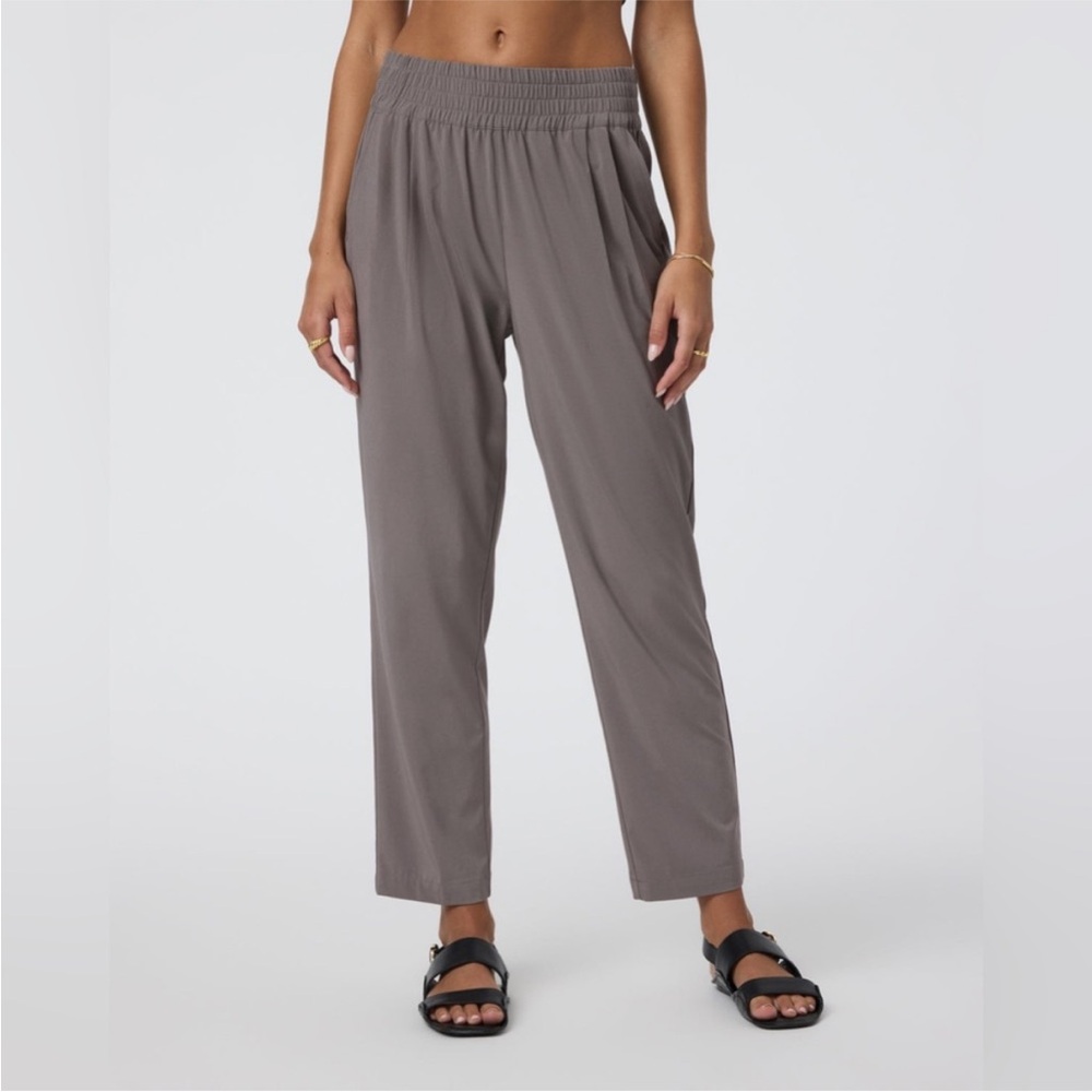 NWOT Vuori Women's Gray Pants